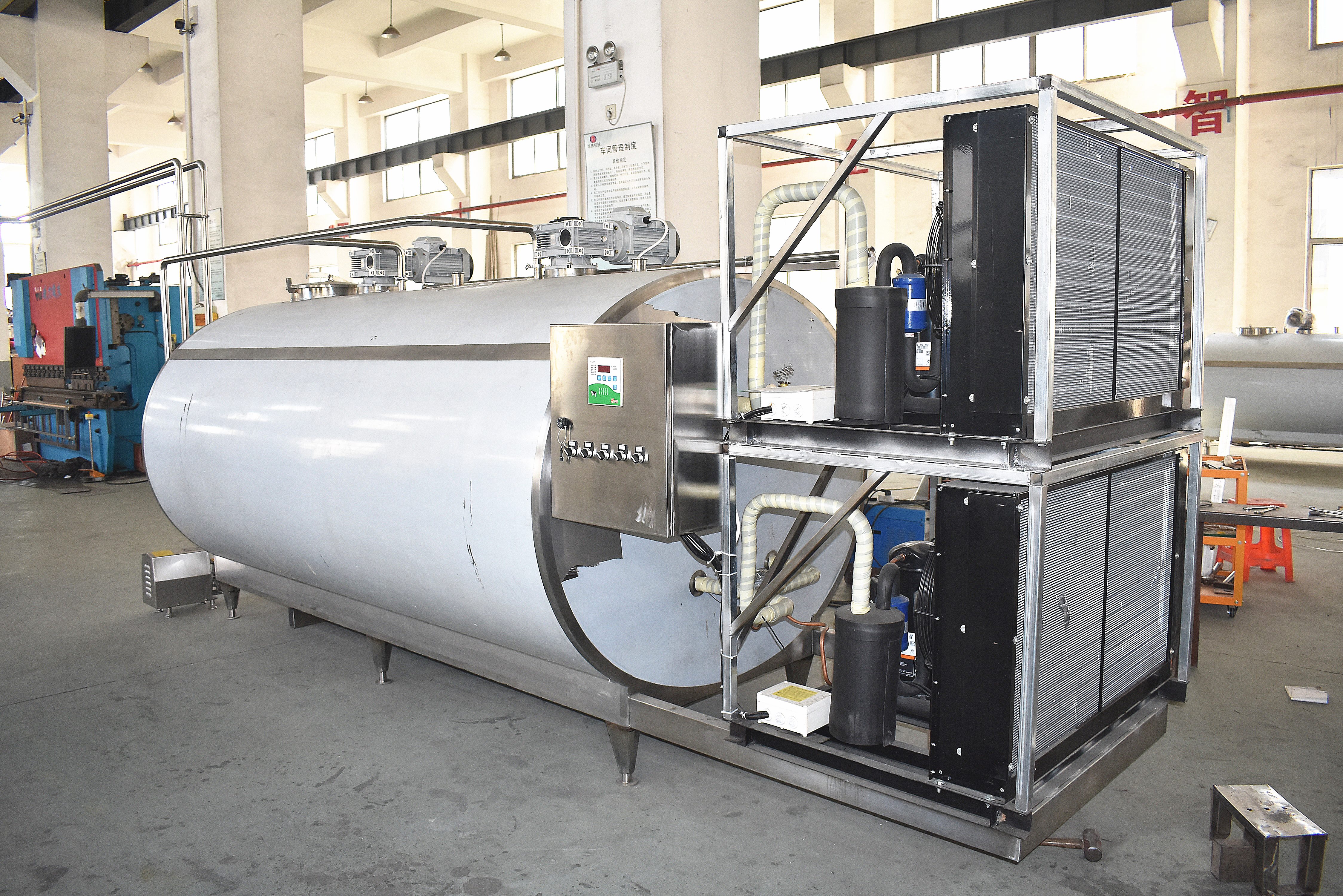 Танк охлаждения молока